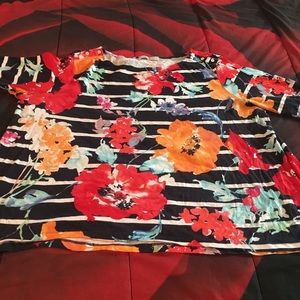Avon floral top with buttons at